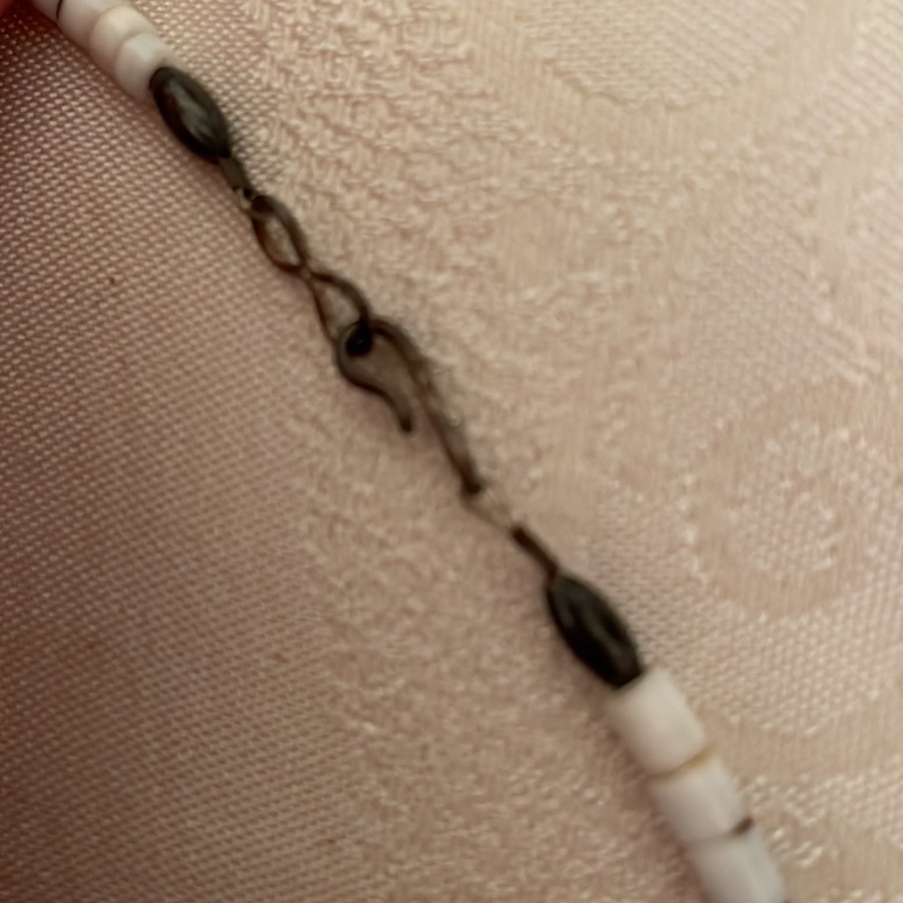 Vintage tri color puka shell necklace (middle beads darker than pic shows) (mlb) - Picture 6 of 6